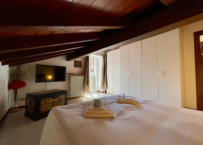 Il Girasole 曼代洛-德尔拉里奥